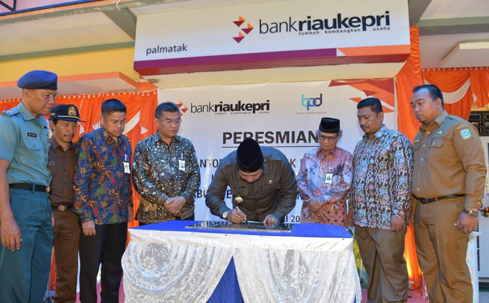 Bupati Anambas Resmikan Kantor Kas ke-41 Bank Riau Kepri di Palmatak